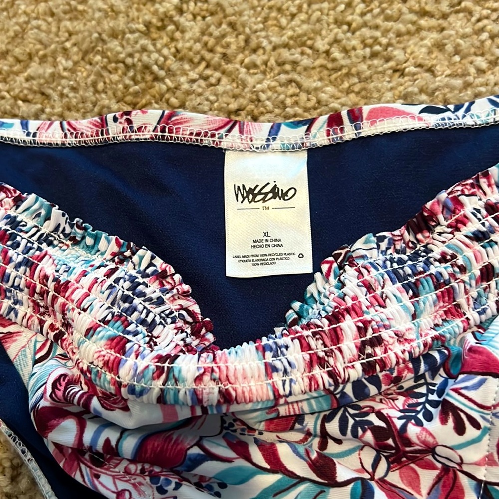Mossimo XL - Picture 3 of 3